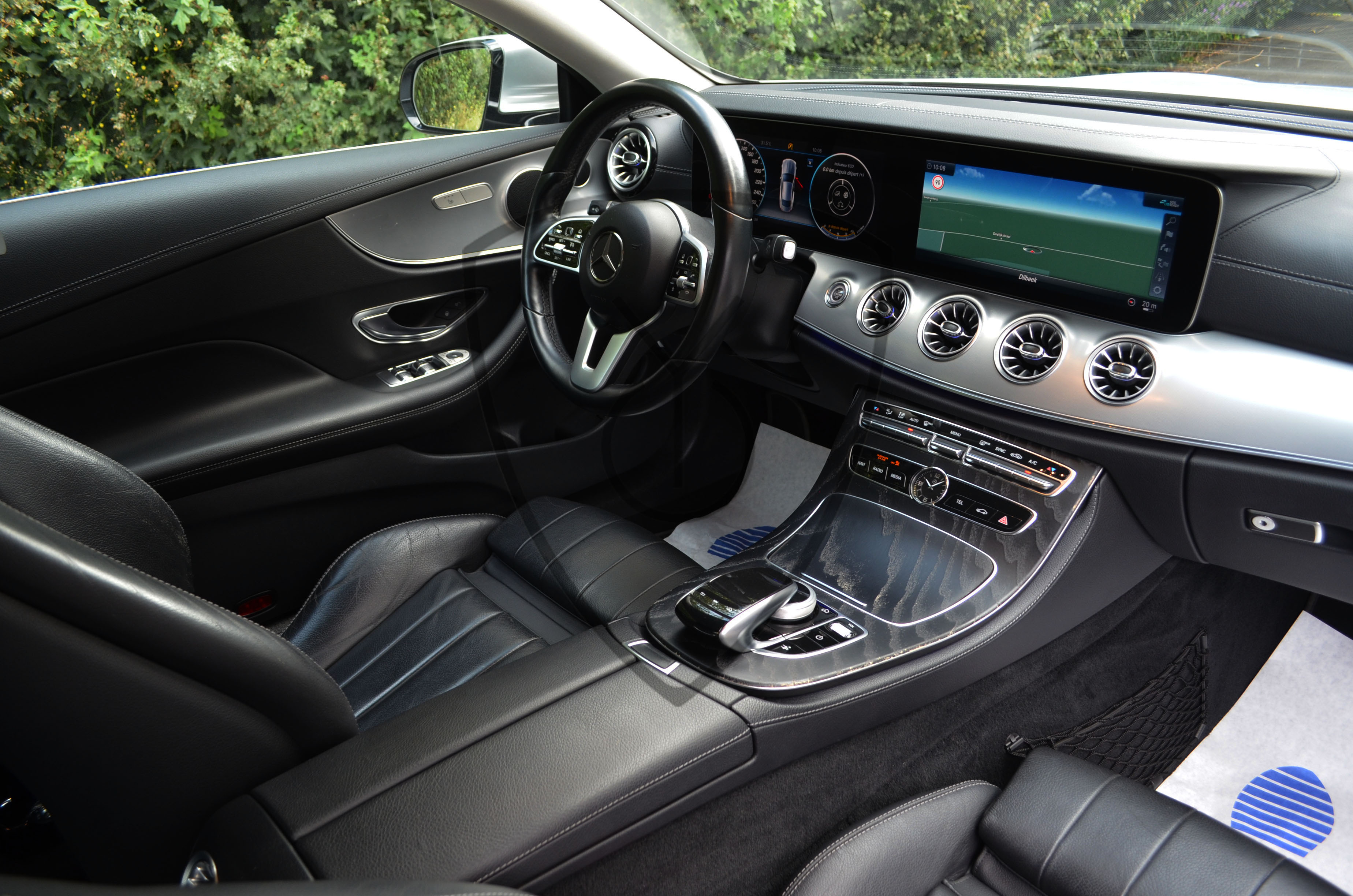MERCEDES-BENZ-E220 — image 24